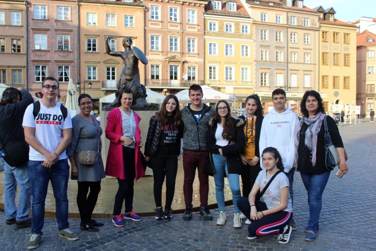 Ученици от ПГМЕТ участваха в Международна младежка работилница и театрален фестивал в Полша