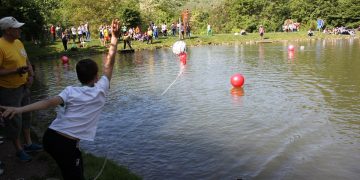 Плувците с блестящо представяне и отборна победа в турнир по водно спасяване