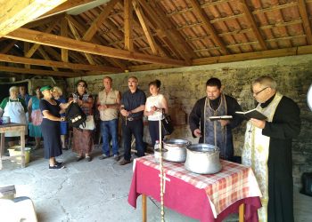 С курбан за здраве в Сенник празнуваха свети Дух