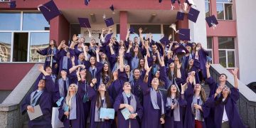 Тома Томев: ”Успявайте в живота така, както успявахте в училище!”