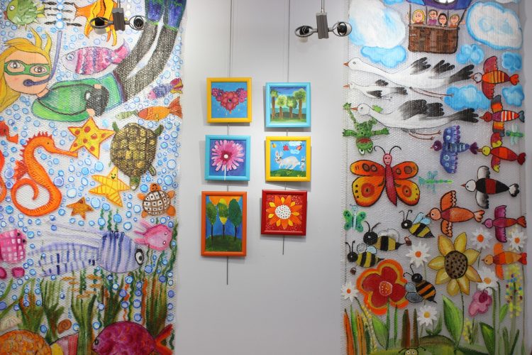 Приказни слънца изгряха в галерия “Видима”