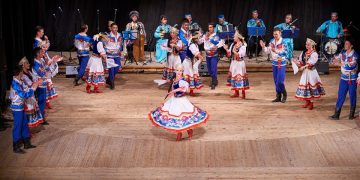 Артистите от ансамбъл “Мирас” омагьосаха севлиевската публика