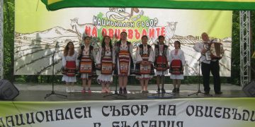 Успех за малките певци от група за народни песни “Настроение”