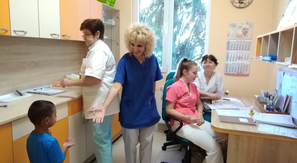 Педиатърът д-р Росица Карчева: “Когато едно дете е болно, страда цялото му семейство”