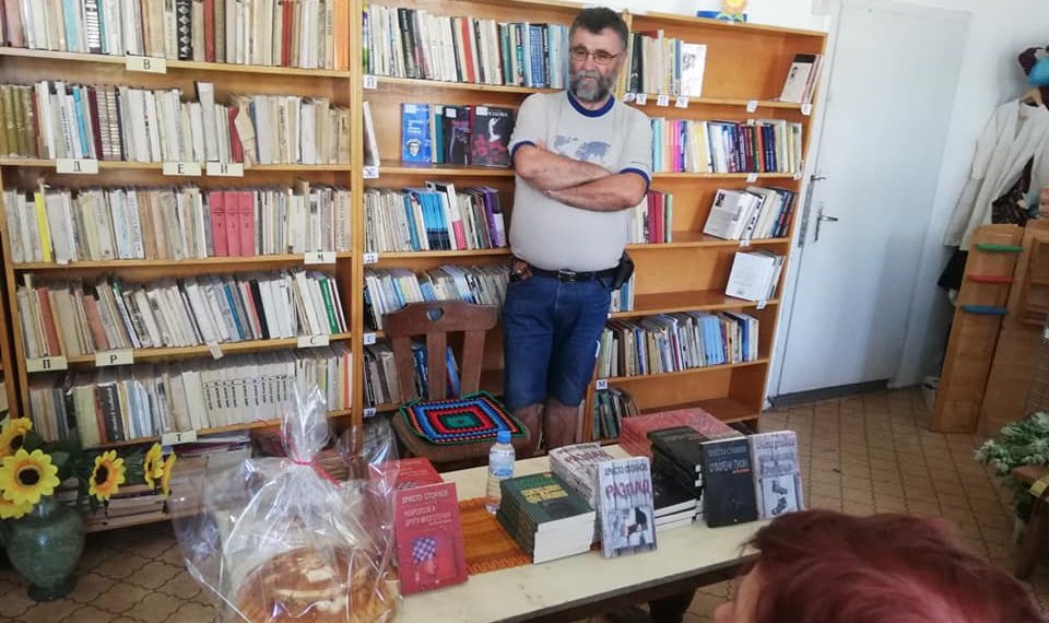 Един от най-четените български автори – Христо Стоянов, с емоционална среща-разговор в сеннишката библиотека
