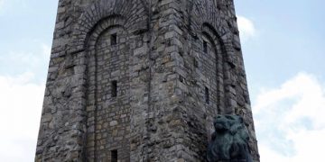 Реставрират бронзовия лъв на паметника на Шипка