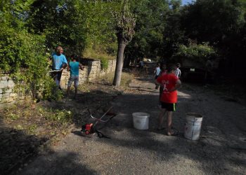 Млади хора в Градище чистят редовно