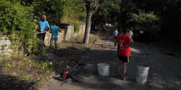 Млади хора в Градище чистят редовно