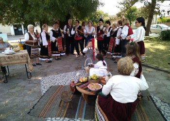 50 години назад във времето се върнаха сенничани с весел празник