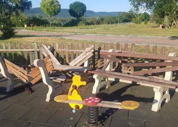 Поредна вандалска проява в парк “Казармите” взриви недоволството на севлиевци в социалната мрежа