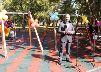 Община Севлиево и Ротари клуб откриха детска площадка в парк „Черничките“