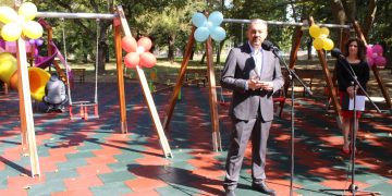 Община Севлиево и Ротари клуб откриха детска площадка в парк „Черничките“