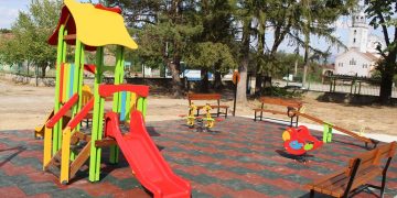 Четири нови детски площадки са отворени за децата