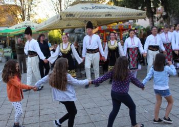 Стотици зрители събра първото издание на „Фолклорно домино“ под патронажа на кмета Д-р Иван Иванов