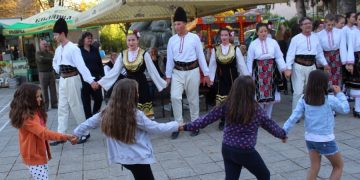 Стотици зрители събра първото издание на „Фолклорно домино“ под патронажа на кмета Д-р Иван Иванов