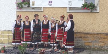 Самодейките от Кръвеник аплодирани на събора в Къкрина