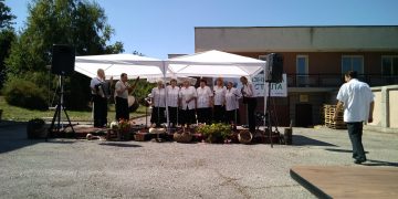 Фолклорната група “Сенничани” – на празника на пестила в Борики