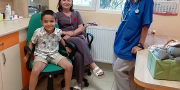 Седемгодишният Константин дари инхалатор на детското отделение