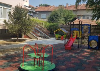 ДГ “Щастливо детство” с нова детска площадка, люлки и пързалки
