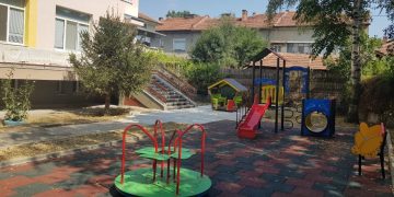 ДГ “Щастливо детство” с нова детска площадка, люлки и пързалки