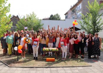 С огнено шоу младежите закриха 25-тото издание на Стажантската програма в „Идеал Стандарт – Видима“