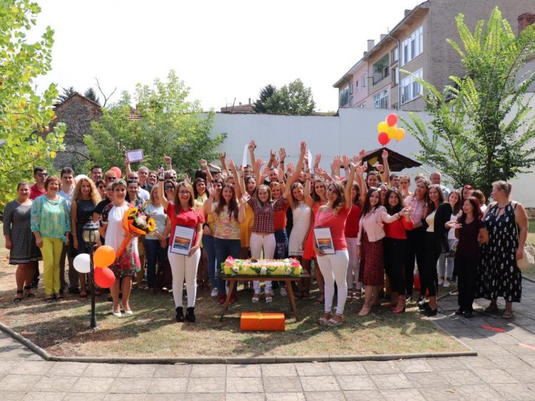 С огнено шоу младежите закриха 25-тото издание на Стажантската програма в „Идеал Стандарт – Видима“