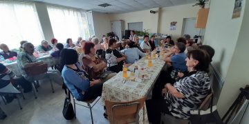 Празнично забавно шоу в Крушево зарадва възрастните хора