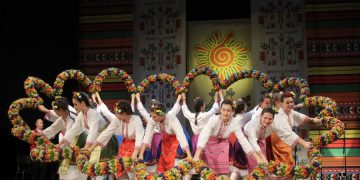 Фолклорен ансамбъл „Развитие“ получи наградата за Ансамбъл на годината