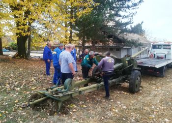 Противотанкови оръдия пазят спомена за загиналите във войните жители на Бериево и Младен