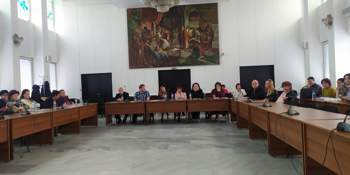 Правила за работа с телефони и компютри през работно време искат участници във форум на КНСБ