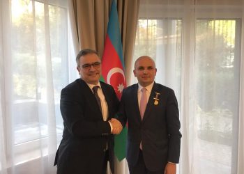 Илхан Кючюк с поредно отличие от Азербайджан