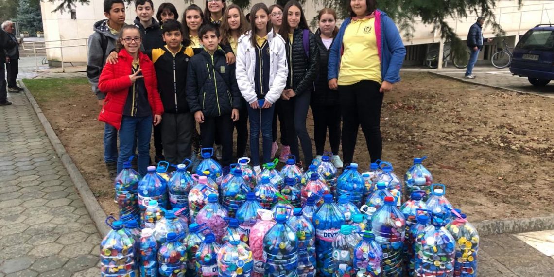 Интеракт клуб – Севлиево организира учениците от общината за включване в кампанията “Капачки за бъдеще”, с цел набиране на средства за закупуване на кувьози