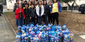 Интеракт клуб – Севлиево организира учениците от общината за включване в кампанията “Капачки за бъдеще”, с цел набиране на средства за закупуване на кувьози