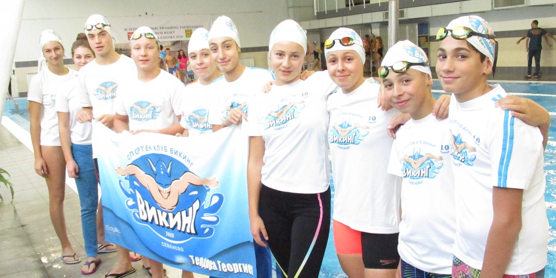 Теодора Георгиева и Микаела Петрова спечелиха три медала в международен турнир по плуване