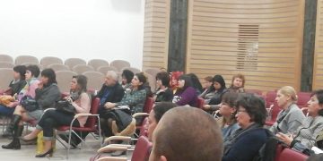 Да върнем и задържим децата в училище става все по-трудно