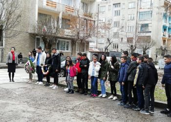 Кметът д-р Иван Иванов и председателят на Общинския съвет Здравка Лалева поздравиха ПГМЕТ „Ген. Иван Бъчваров“ за празника