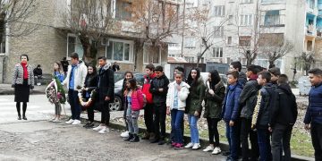 Кметът д-р Иван Иванов и председателят на Общинския съвет Здравка Лалева поздравиха ПГМЕТ „Ген. Иван Бъчваров“ за празника