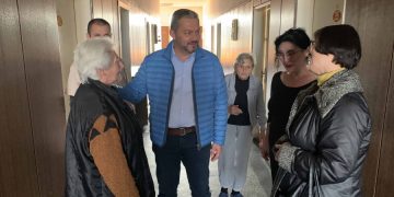 Кметът д-р Иван Иванов и зам.-кметът Красимира Йорданова инспектираха ремонта в Дома за стари хора в село Добромирка