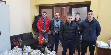 Ученици от ПГМЕТ отново зарадваха хора в неравностойно положение