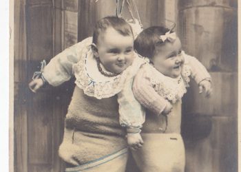 Честит Бабинден с вековна картичка