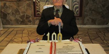 На 100 години стана Съби Гичев от Сенник, за юбилея си получи медал от министъра на отбраната