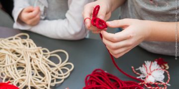 Направете мартеници от гайтан за конкурса на музей “Етър”