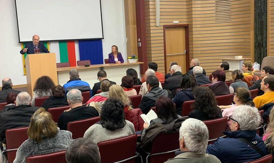 Георги Марков представи книгата си “Феноменът Виктор Орбан” в Севлиево