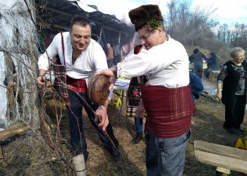 Сенничани почетоха Трифон Зарезан, раздадоха награди за най-добро вино, питка и мезе