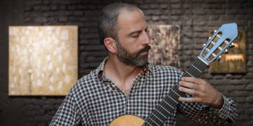 В галерия “Видима” закриват изложба със солов концерт