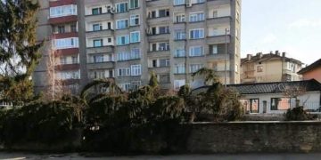 Порив на вятъра със 72 км в час създаде проблеми в Севлиево