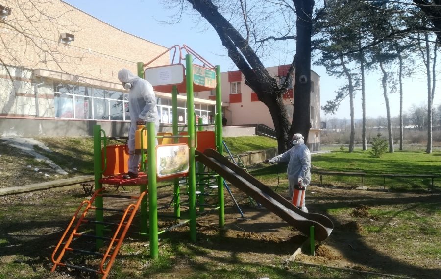 Община Севлиево дезинфекцира съоръжения и обществени места с по-голяма концентрация на хора