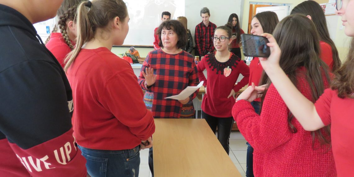 За лютеницата или как една лятна гарнитура се превърна в любимката от рафта със зимнина