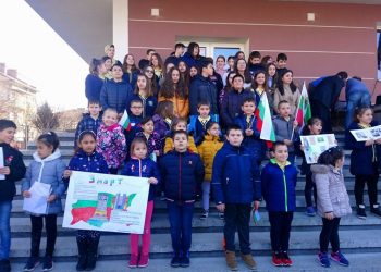 В ОУ “Стефан Пешев” почетоха Трети март