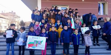 В ОУ “Стефан Пешев” почетоха Трети март